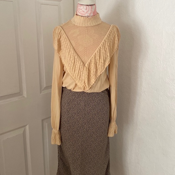 Welcome To My Closet 🤎 - Picture 9 of 16